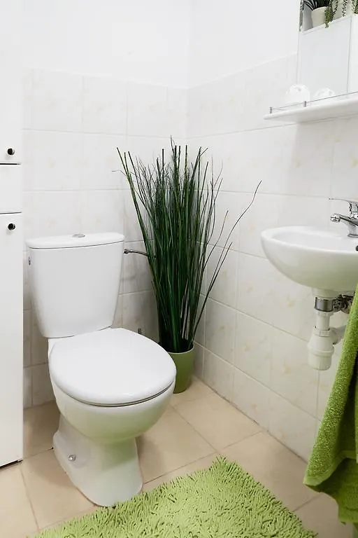 Lovely Garden Flat Near Royal Park Varsóvia